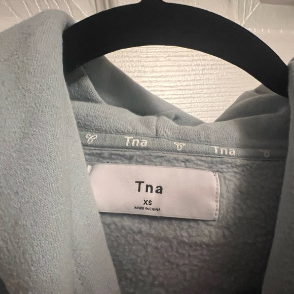 Aritzia cozy fleece cropped hoodie - Picture 1 of 3